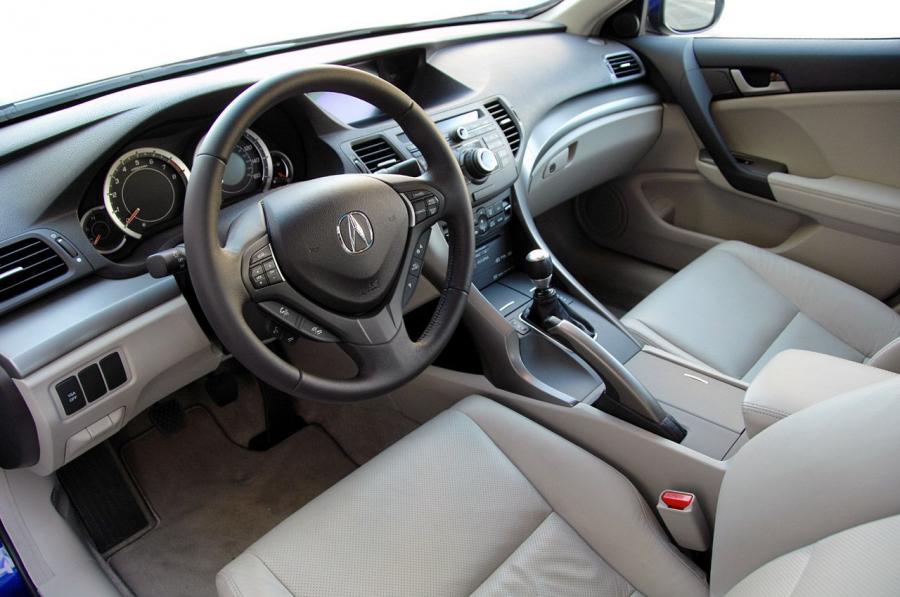 Интерьер Acura TSX 2008 года  (фото 30 из 210)